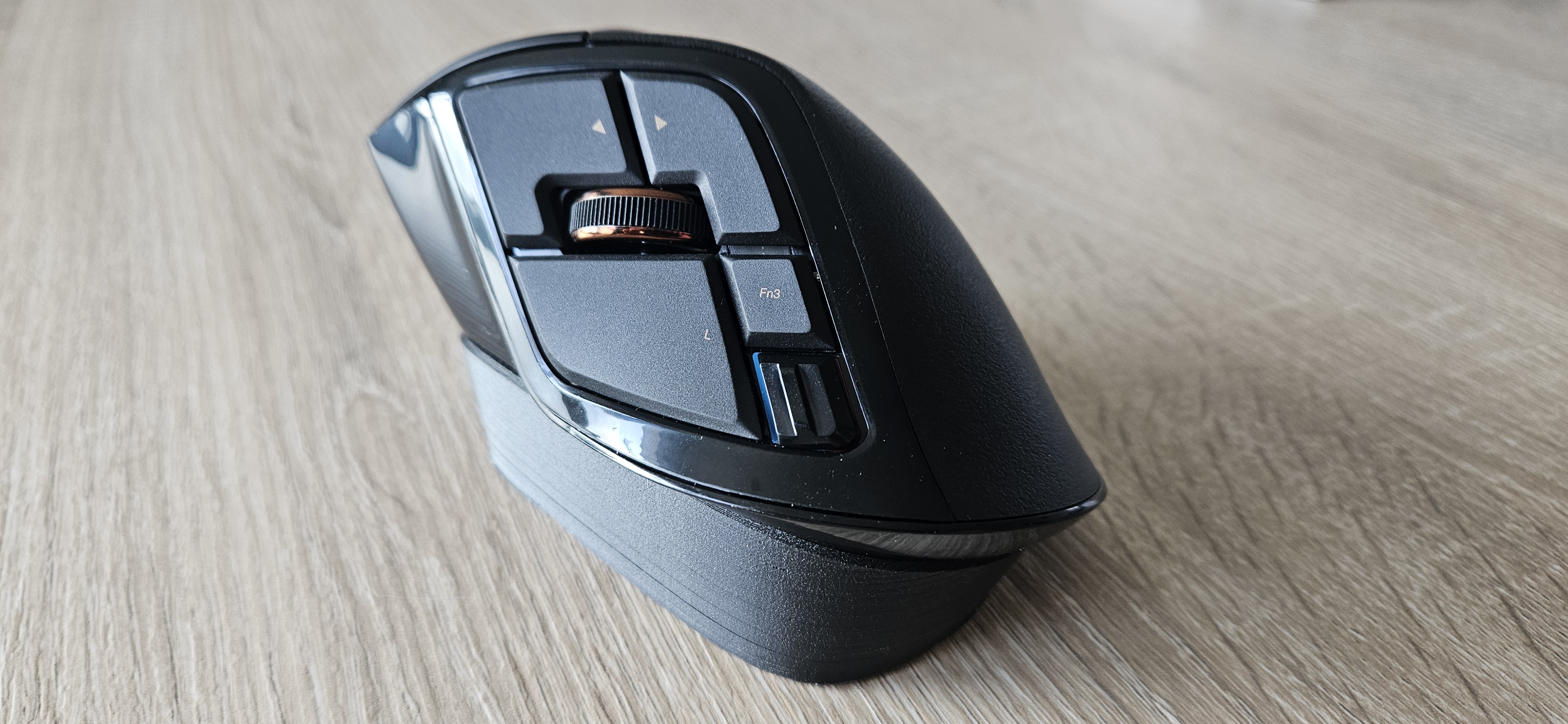 Photo of the Deft Pro on the support